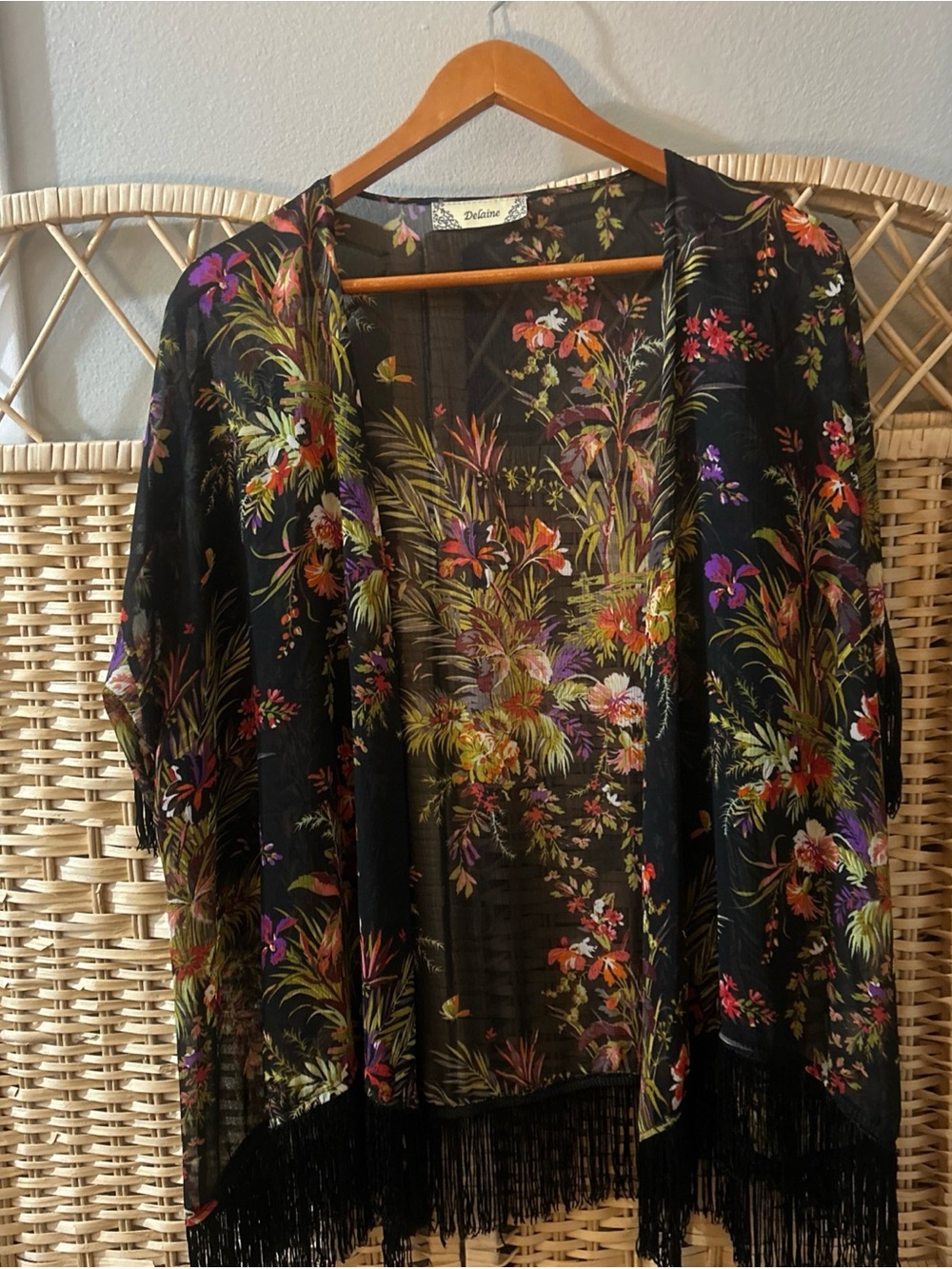 Delaine Ladies Black Floral Tropical Fringed Kimono Size Med Boho Chic Festival